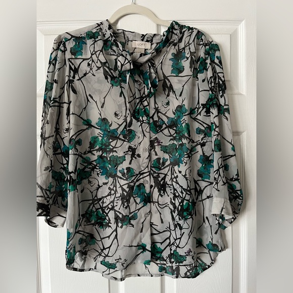 LOFT Tops - LOFT Sheer Blouse 🖤 Medium